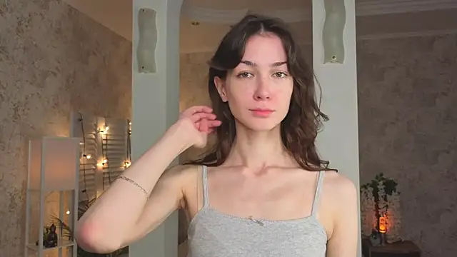 ReneeLippeatt online show from September 26, 2025, 7:29 pm