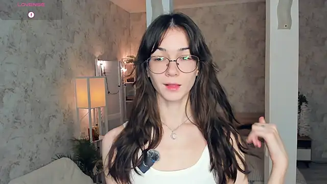 ReneeLippeatt online show from November 8, 2025, 7:23 pm