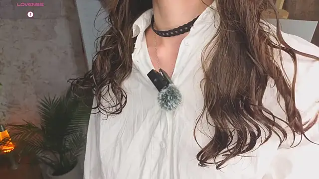 ReneeLippeatt online show from November 29, 2025, 8:45 pm