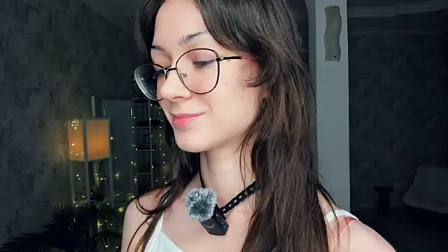 ReneeLippeatt online show from February 4, 2026, 7:42 pm