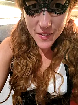 Snapshot of Naughty-Layla chatting on October 6, 2025, 5:43 pm Naughty-Layla online show from October 6, 2025, 5:43 pm
