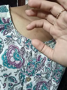 Snapshot of anayahotty chatting on October 2, 2025, 6:48 pm anayahotty online show from October 2, 2025, 6:48 pm