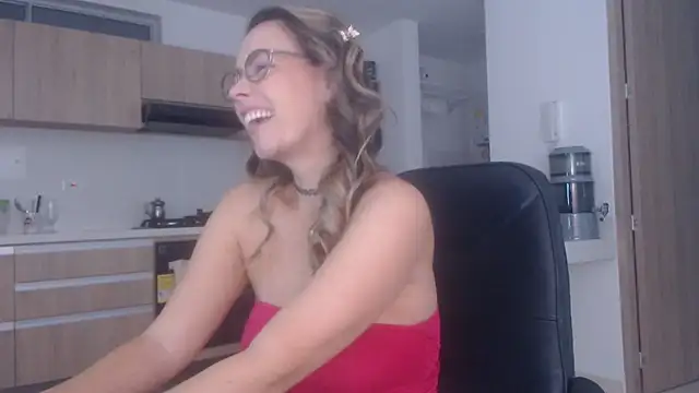 LovePaula online show from January 18, 2026, 11:58 am