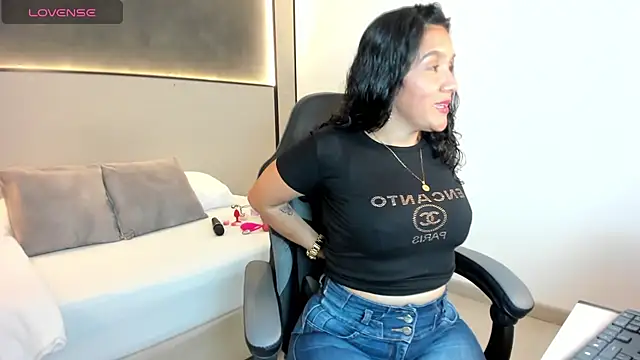 zoee zi online show from October 13, 2025, 7:25 pm