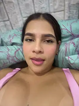 Snapshot of Valery_lux16 chatting on May 1, 2026, 4:17 am Valery lux16 online show from May 1, 2026, 4:17 am