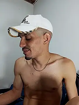 LATINO27CM online show from October 15, 2025, 12:44 am