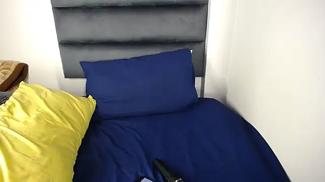 Juiceybileh online show from November 29, 2025, 8:01 pm