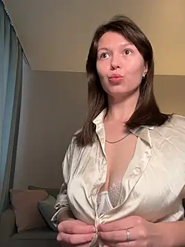 Snapshot of EllaCanny chatting on May 5, 2026, 3:47 am EllaCanny online show from May 5, 2026, 3:47 am
