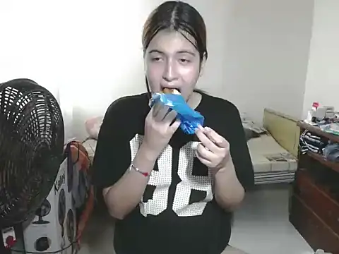 Mirage Sertori online show from November 11, 2025, 6:52 pm