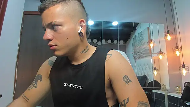 wildthor26 online show from February 14, 2026, 4:42 am