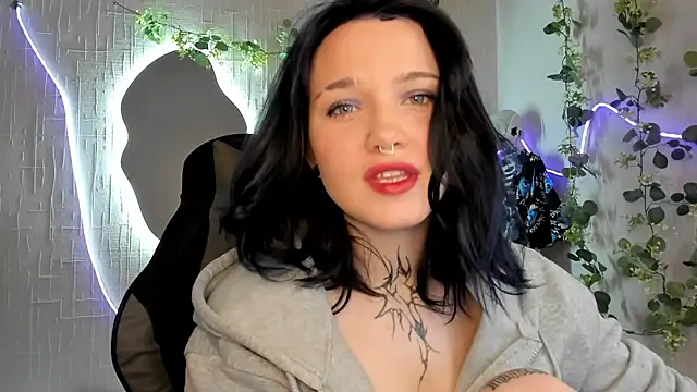 Elastikisss online show from May 18, 2026, 11:32 pm