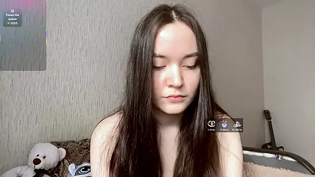 VividSienna online show from March 6, 2026, 10:23 am