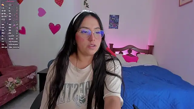 Snapshot of SophieLAmour chatting on September 28, 2025, 10:48 pm SophieLAmour online show from September 28, 2025, 10:48 pm