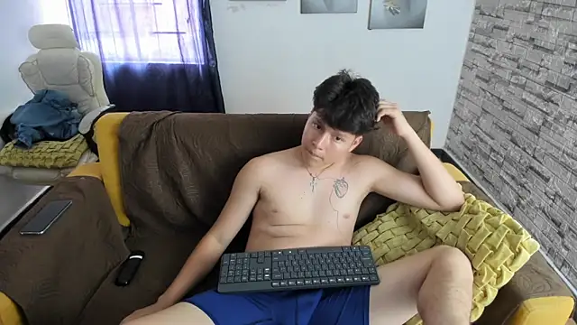 Snapshot of daniel_leon chatting on May 4, 2026, 6:37 pm daniel leon online show from May 4, 2026, 6:37 pm