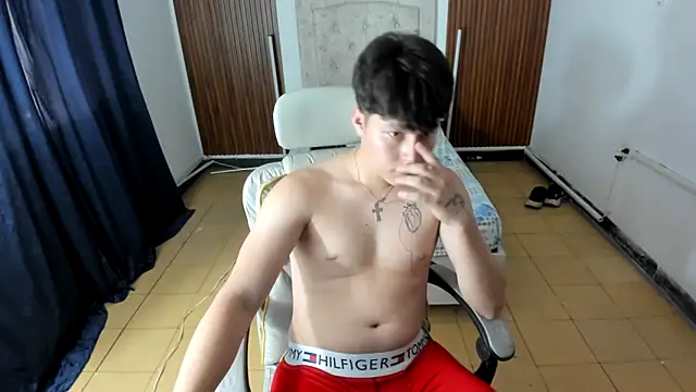 Snapshot of daniel_leon chatting on May 20, 2026, 6:25 pm daniel leon online show from May 20, 2026, 6:25 pm