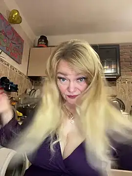 Snapshot of Sweet-blonde chatting on October 10, 2025, 11:15 pm Sweet-blonde online show from October 10, 2025, 11:15 pm