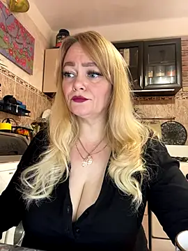 Snapshot of Sweet-blonde chatting on October 16, 2025, 9:43 am Sweet-blonde online show from October 16, 2025, 9:43 am