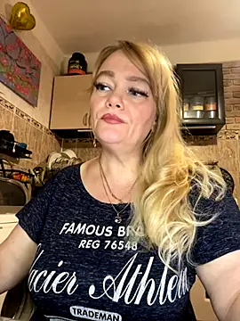 Snapshot of Sweet-blonde chatting on October 17, 2025, 11:40 pm Sweet-blonde online show from October 17, 2025, 11:40 pm