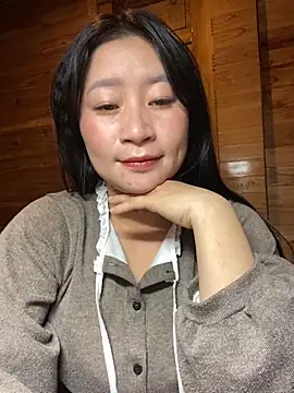 violet-00 online show from December 1, 2025, 1:05 pm