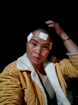 xuxulovezz online show from October 14, 2025, 11:55 am