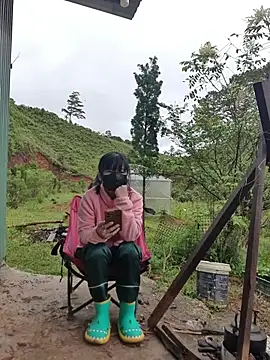 Helen-Tran online show from October 27, 2025, 1:42 am