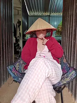 Helen-Tran online show from November 27, 2025, 2:24 am