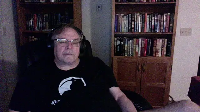 Vinyl22xh online show from May 8, 2026, 1:33 am