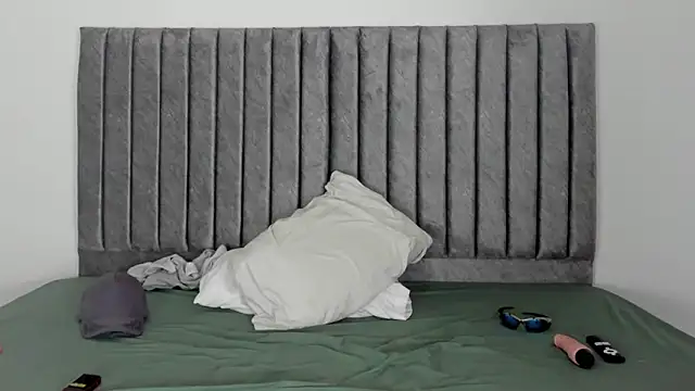 Snapshot of aroncooper1 chatting on October 3, 2025, 1:08 pm aroncooper1 online show from October 3, 2025, 1:08 pm