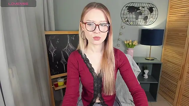Snapshot of elliupp chatting on April 17, 2026, 3:59 pm elliupp online show from April 17, 2026, 3:59 pm