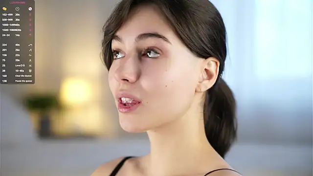 LettySlovacek online show from November 3, 2025, 2:35 am