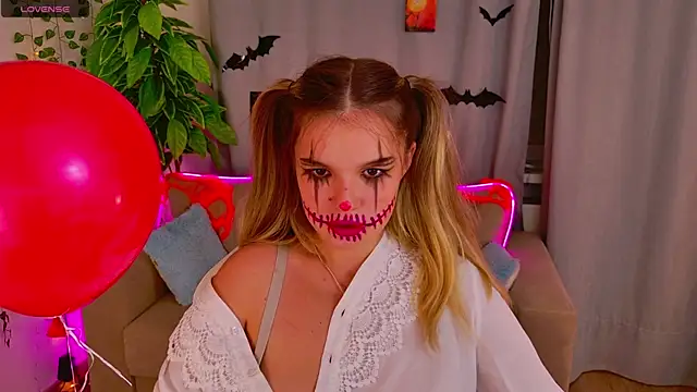 KellyHayden online show from October 31, 2025, 5:36 pm