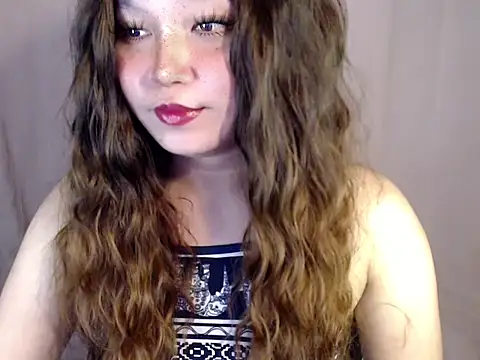 Eyes-on-me online show from November 3, 2025, 5:47 pm