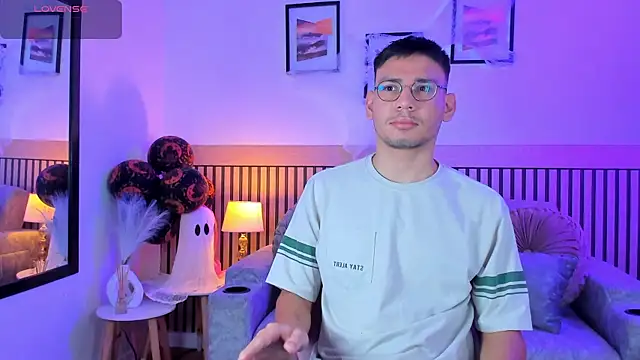 Snapshot of marcuswildx chatting on October 16, 2025, 11:44 am marcuswildx online show from October 16, 2025, 11:44 am