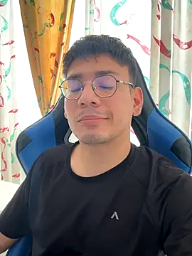 Snapshot of marcuswildx chatting on December 3, 2025, 3:10 pm marcuswildx online show from December 3, 2025, 3:10 pm