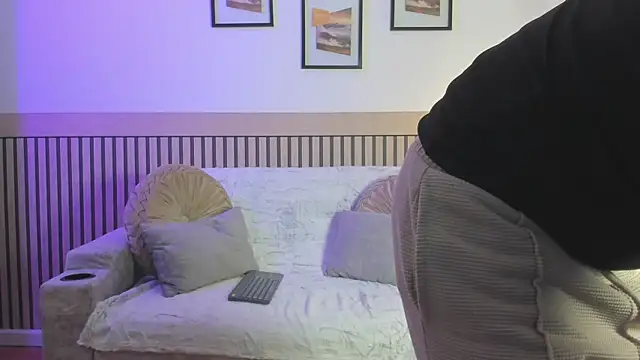 Snapshot of marcuswildx chatting on December 17, 2025, 8:37 pm marcuswildx online show from December 17, 2025, 8:37 pm