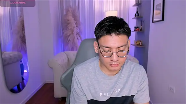 Snapshot of marcuswildx chatting on December 18, 2025, 10:43 am marcuswildx online show from December 18, 2025, 10:43 am