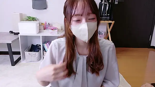 Snapshot of saku_sakura_ chatting on October 13, 2025, 8:14 am saku sakura  online show from October 13, 2025, 8:14 am