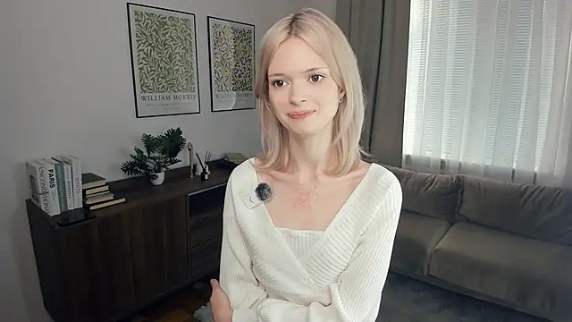 LaureMestler online show from September 30, 2025, 9:03 am