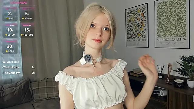 LaureMestler online show from November 28, 2025, 8:06 am