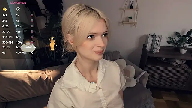 Snapshot of LaureMestler chatting on April 17, 2026, 9:34 am LaureMestler online show from April 17, 2026, 9:34 am