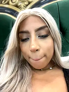 Snapshot of CourtneyRoses chatting on October 9, 2025, 4:32 am CourtneyRoses online show from October 9, 2025, 4:32 am