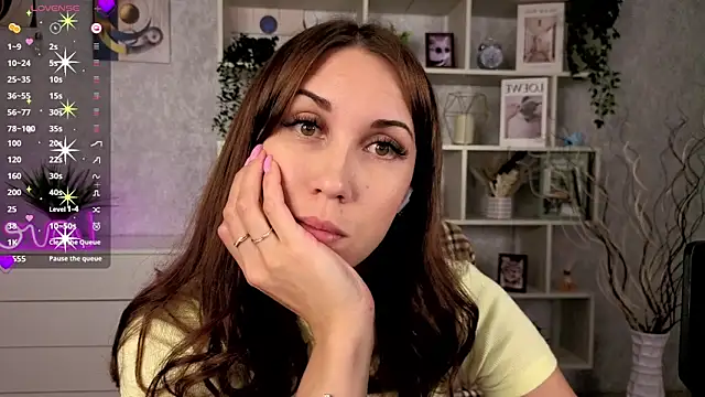 DreamVelour online show from October 21, 2025, 8:31 pm