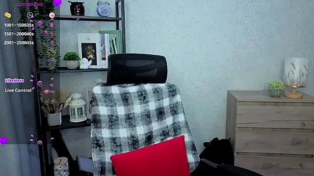 Snapshot of DreamVelour chatting on February 18, 2026, 7:32 pm DreamVelour online show from February 18, 2026, 7:32 pm