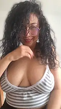 Snapshot of LondonHilton chatting on April 18, 2026, 6:23 pm LondonHilton online show from April 18, 2026, 6:23 pm