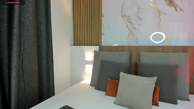 Snapshot of cristal_priincess chatting on November 5, 2025, 3:23 pm cristal priincess online show from November 5, 2025, 3:23 pm