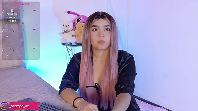 LunaOcampo  online show from September 30, 2025, 9:20 pm