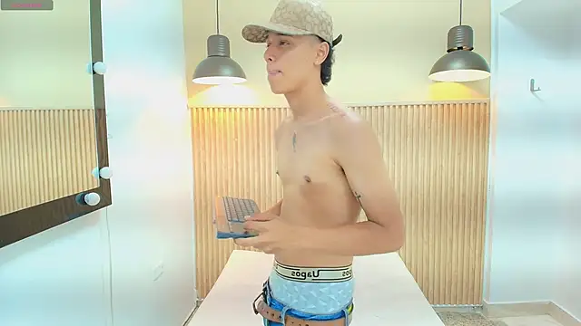 Frayhot777 online show from February 9, 2026, 7:40 pm