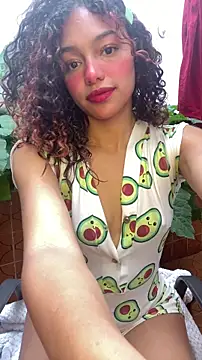 PrettyLia online show from October 22, 2025, 4:51 pm