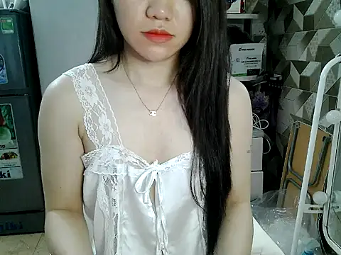 Snapshot of Ara4865 chatting on October 15, 2025, 5:18 am Ara4865 online show from October 15, 2025, 5:18 am