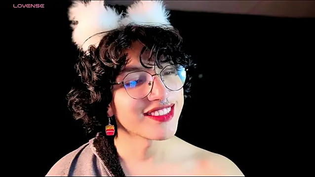 Snapshot of -BlueOpal- chatting on November 23, 2025, 8:52 pm -BlueOpal- online show from November 23, 2025, 8:52 pm